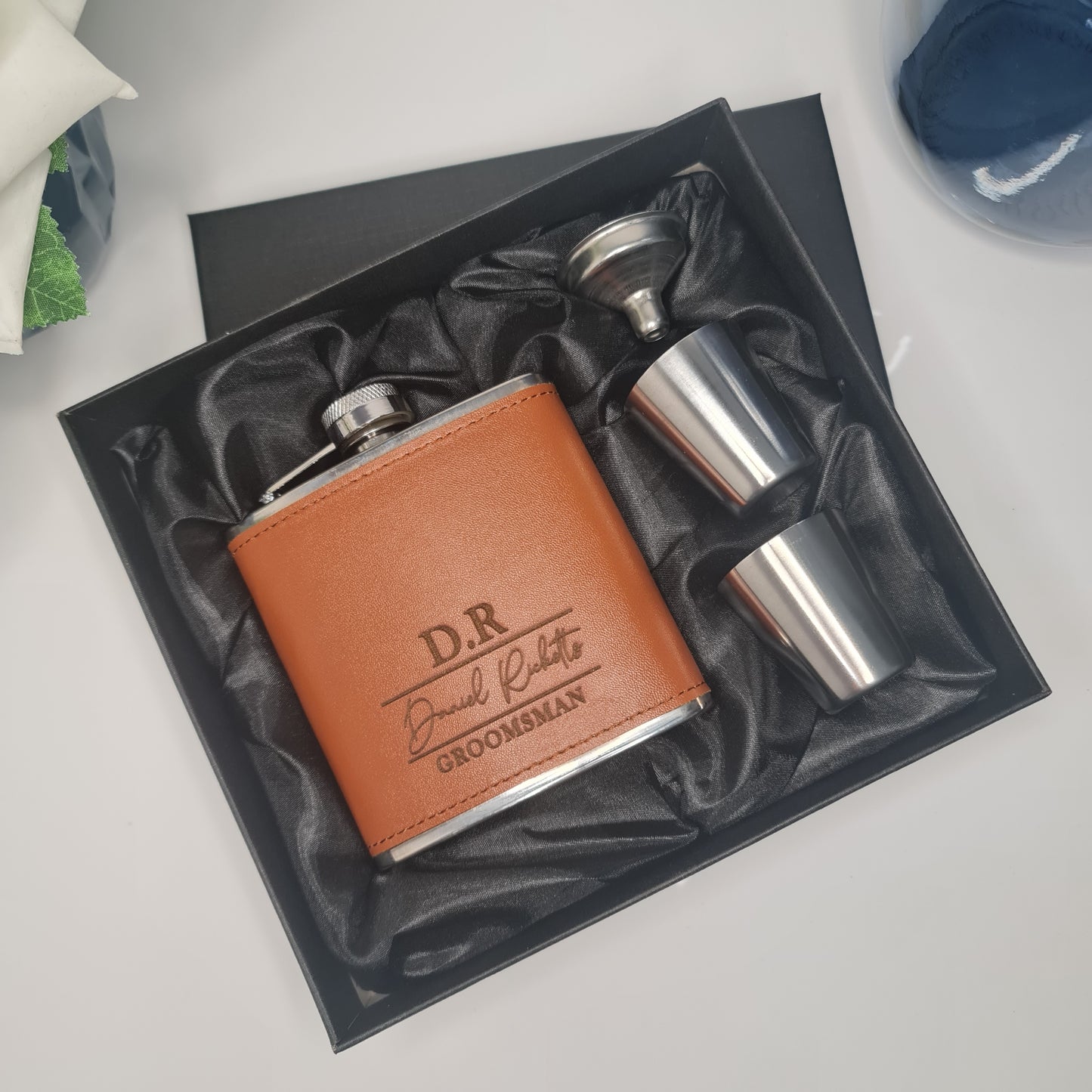 Engraved Flask Set – Elegant 6oz Keepsake for Any Special Occasion
