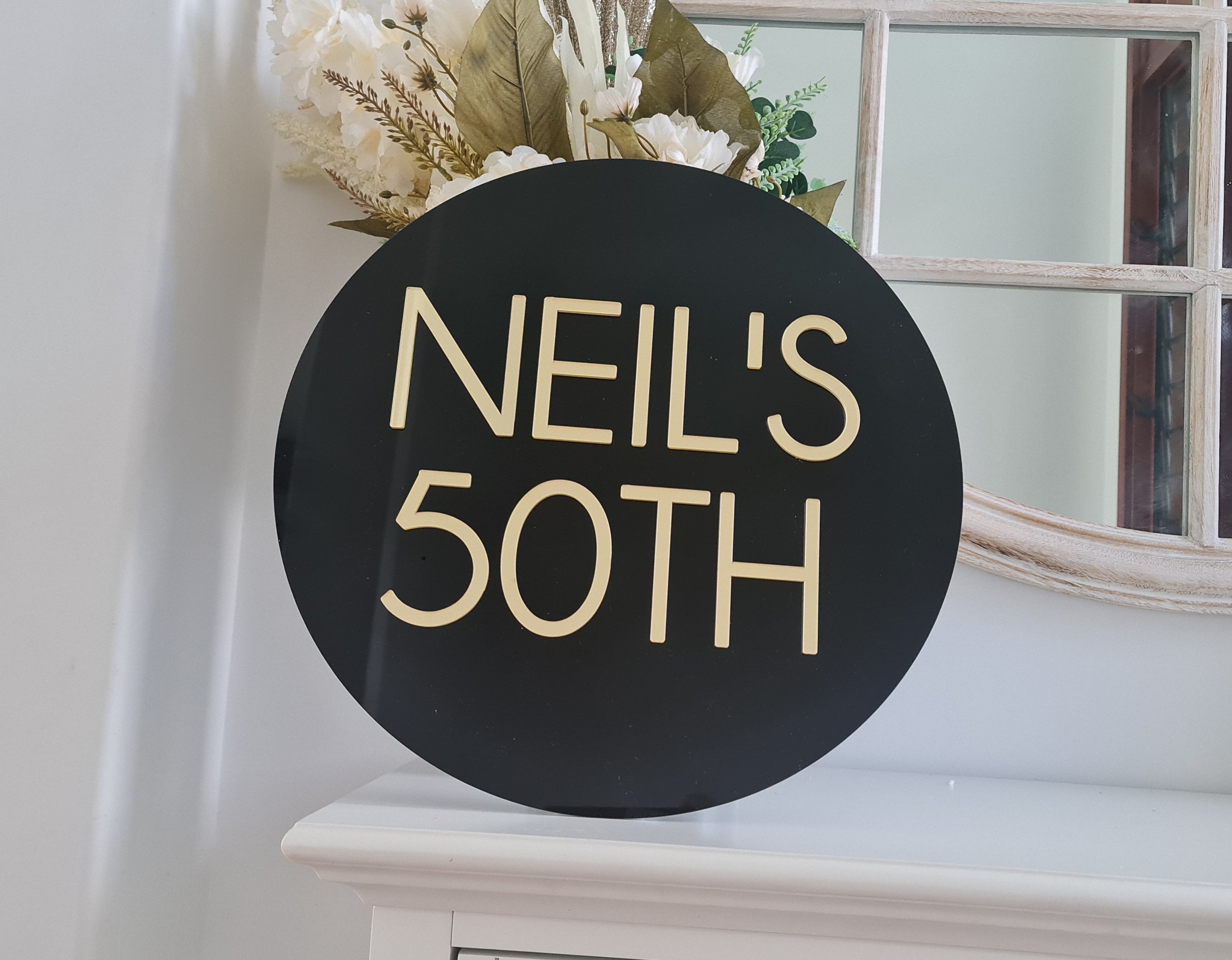 50th Birthday Round Sign – Stylish Personalised Event Decor